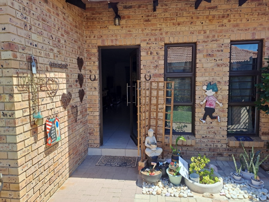 2 Bedroom Property for Sale in Naudeville Free State